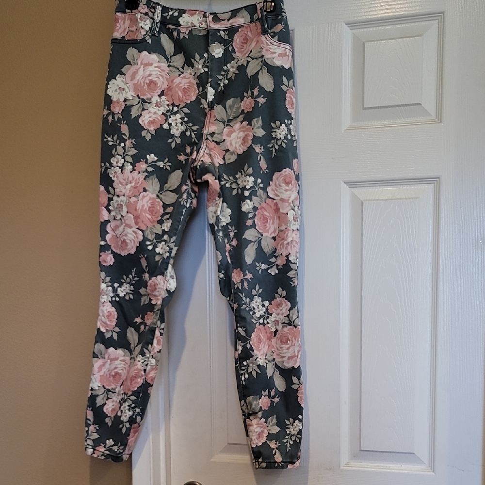 BOLD elements Pink and Green Cropped Floral Pants